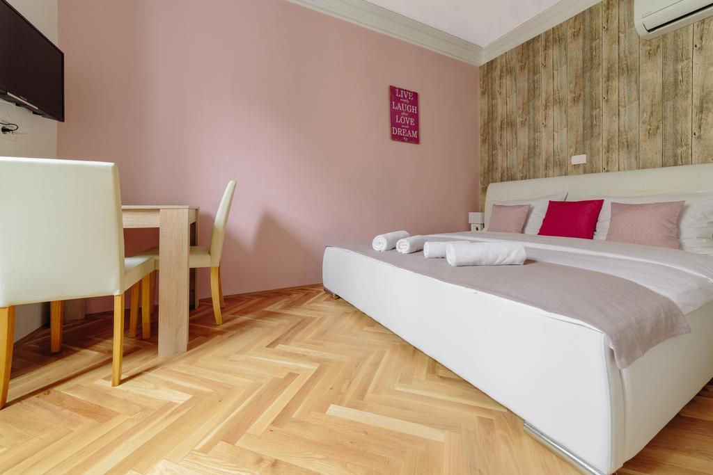 Piranika Hotel Bagian luar foto
